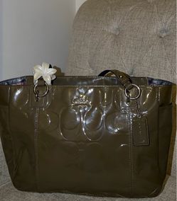 coach signature embossed patent leather tote handbag (authentic) ♡