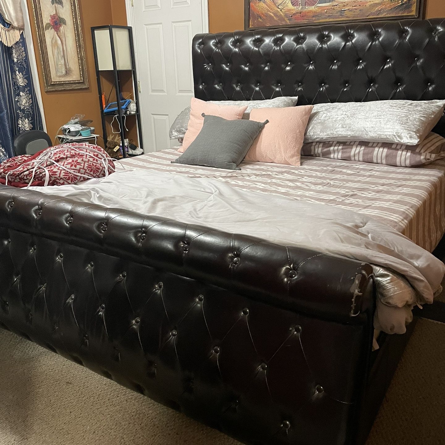 Bedroom Bed With Bobopedic King Matress
