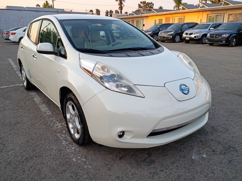 2011 NISSAN LEAF SL