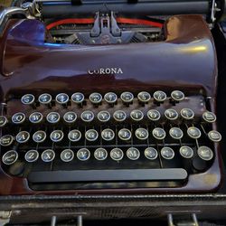 1930's Corona typewriter W Case