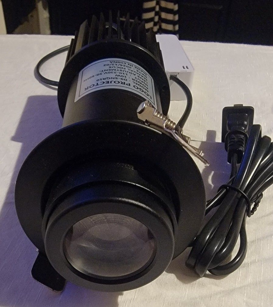 LED LOGO/GOBO PROJECTOR