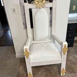 Throne Chair 