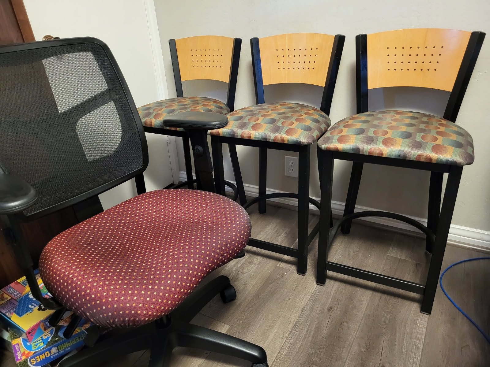 Commercial Bar Stool/Chairs - Heavy Duty and Clean!