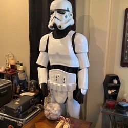 Full Stormtrooper Armor (wearable) On Mannequin For Display Or Cosplay