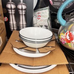 🍽️ 11-Piece Dinnerware Set – Service for 4 | NEW 🍽️