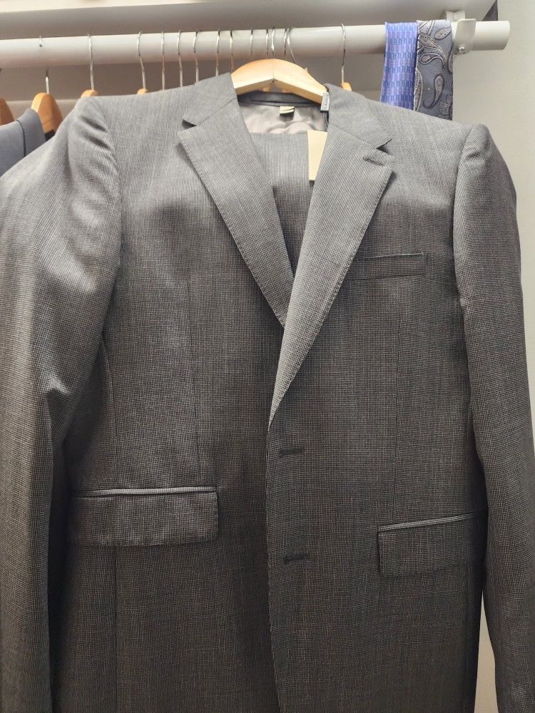 Men's Burberry suit 100% authentic. Never tailored, never wear it tags still on it.