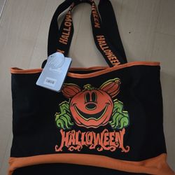 Disney Parks Halloween tote bag, NWT 2024 Glow In The Dark!
