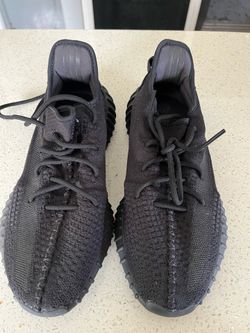 Yeezy 350 authentic black New in box