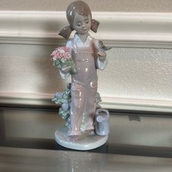 Lladro Figurine “Little Girl With Bird”