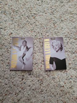 2 Marilyn  Monroe  luggage tags