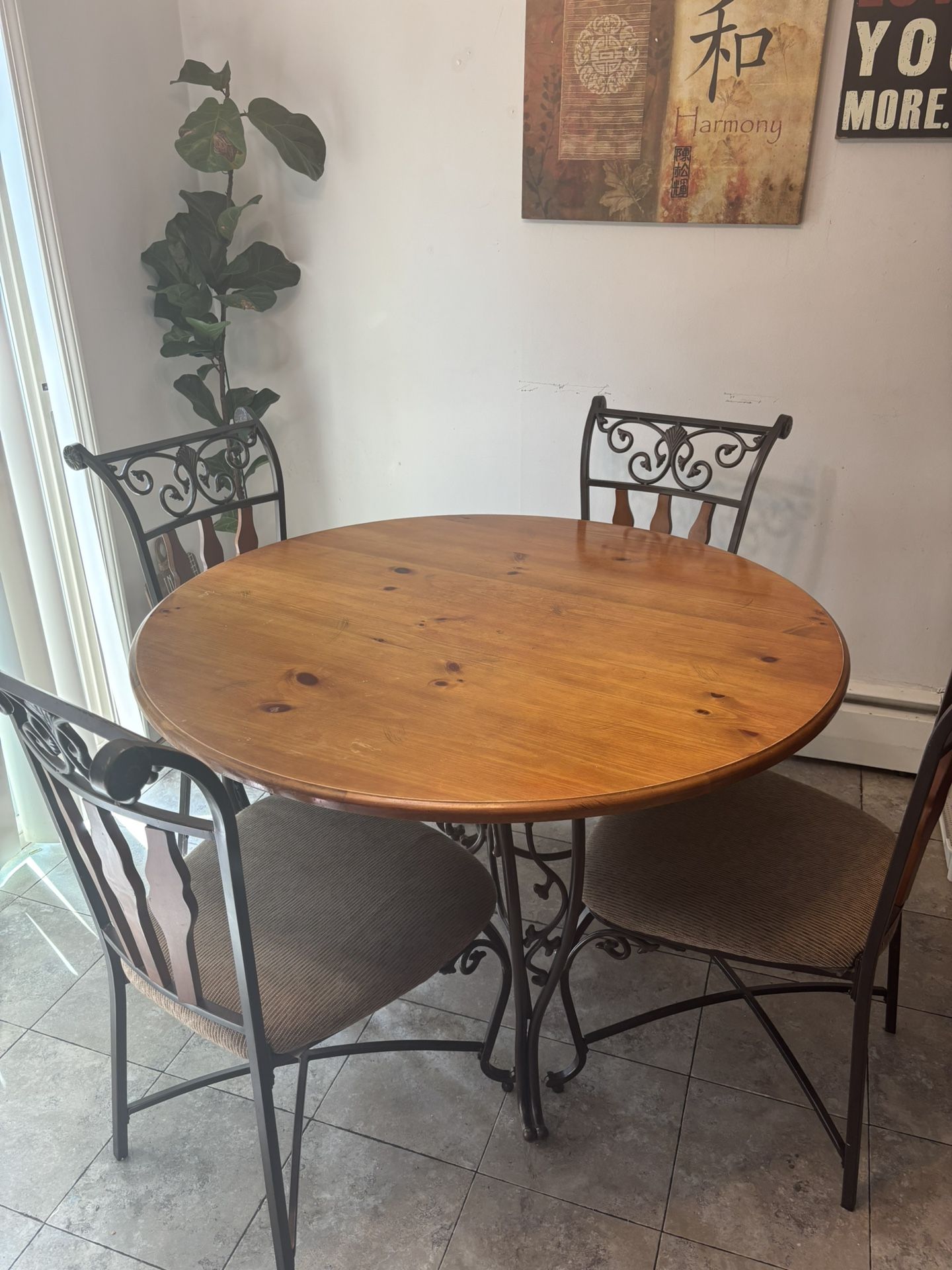 🔥 Pine Dining Table with 4 Wrought Iron Chairs – MUST SEE! 🔥