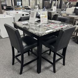 Dining Table Set. 🚚WE DELIVER🚚