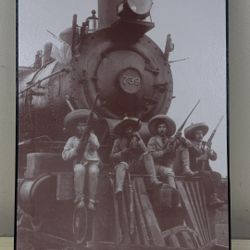 Nueva Revolución Mexicana Imagen que muestra soldados 16” x 11” a bordo de una locomotora de vapor