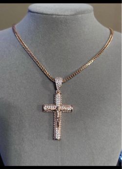 24”   2.5mm Rose Gold over Stainless Franco with Iced out 5a Cz Crucifix!!! 🔥🔥🔥
