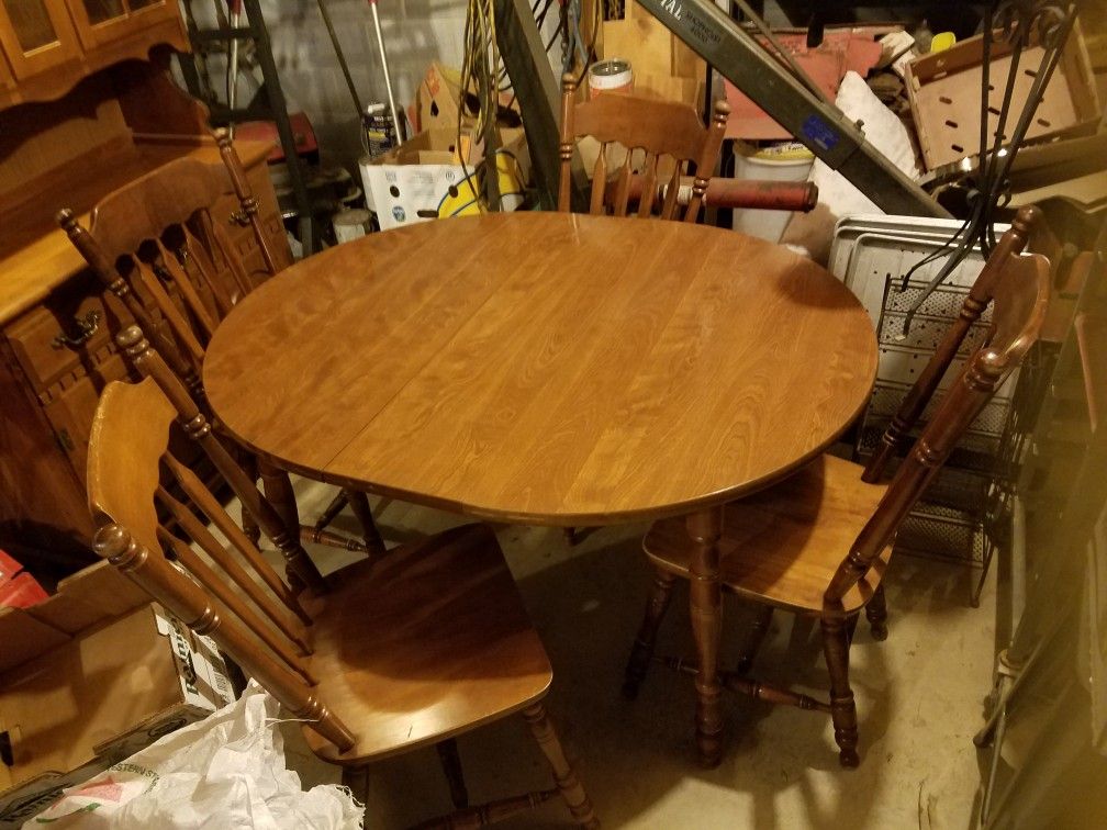 Maple Oval Kitchen Table