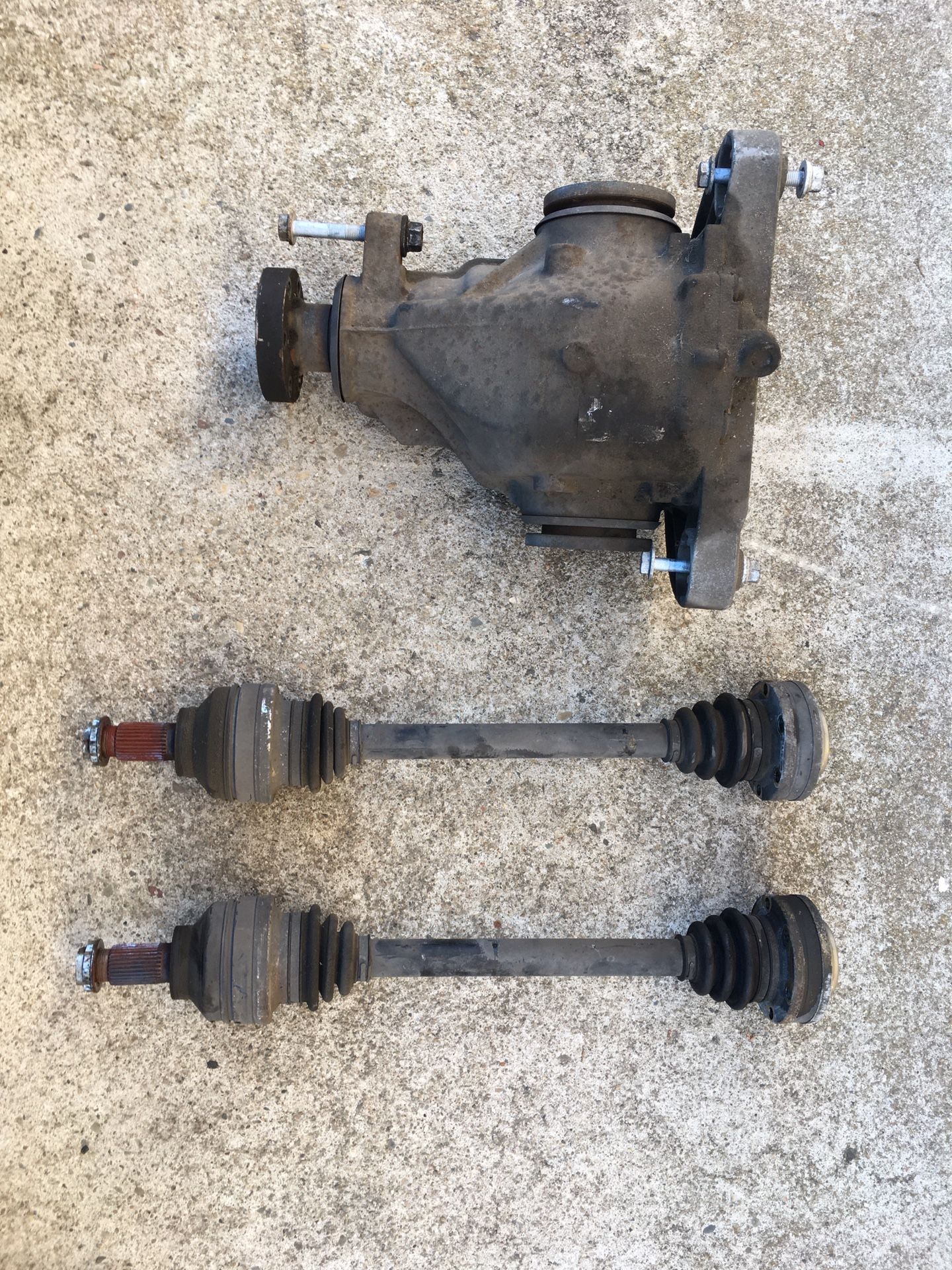 BMW 540i E39 Differential Diff and Axles