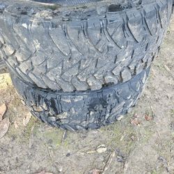 Set Of 4 35s To Go On 20inch Rims  Tires Are In Great Shape