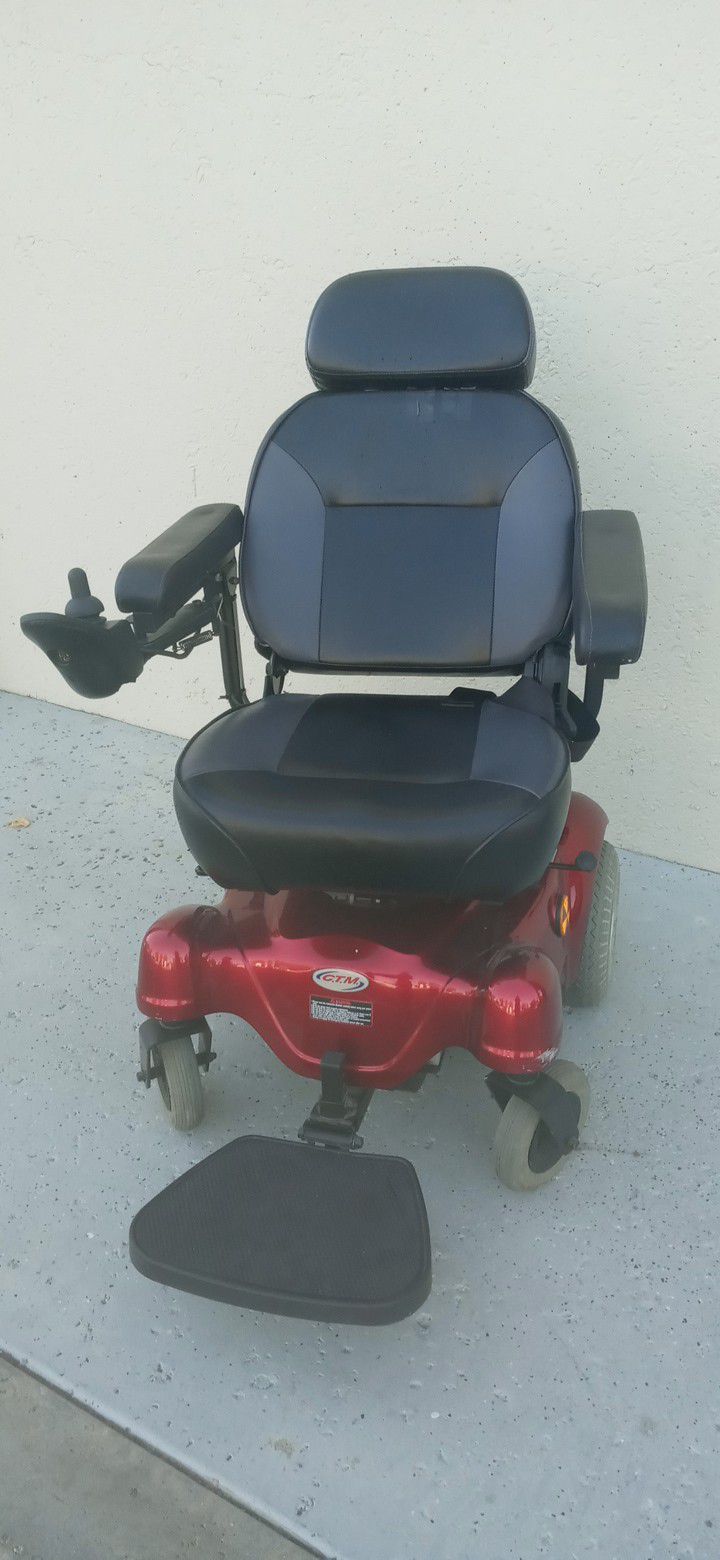 HS-1000  C.T.M.  Electric Wheelchair  Red Incudes 2 New 25 Volt Batt.w/ 6mo Warranty 