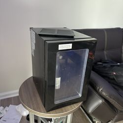 Antarctic Star 0.6 Cubic Feet Freestanding 4 Bottle Wine Cellar Mini Fridge