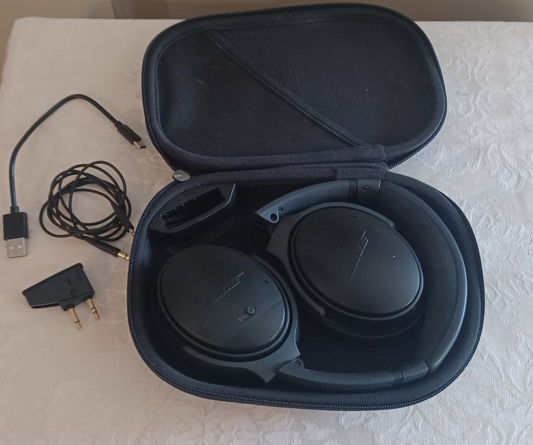 Bose QuietComfort 35 II Bluetooth Wireless Over-Ear Headphones (Black)