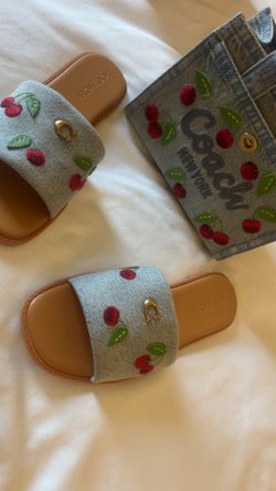 Coach small bag size 7 sandal