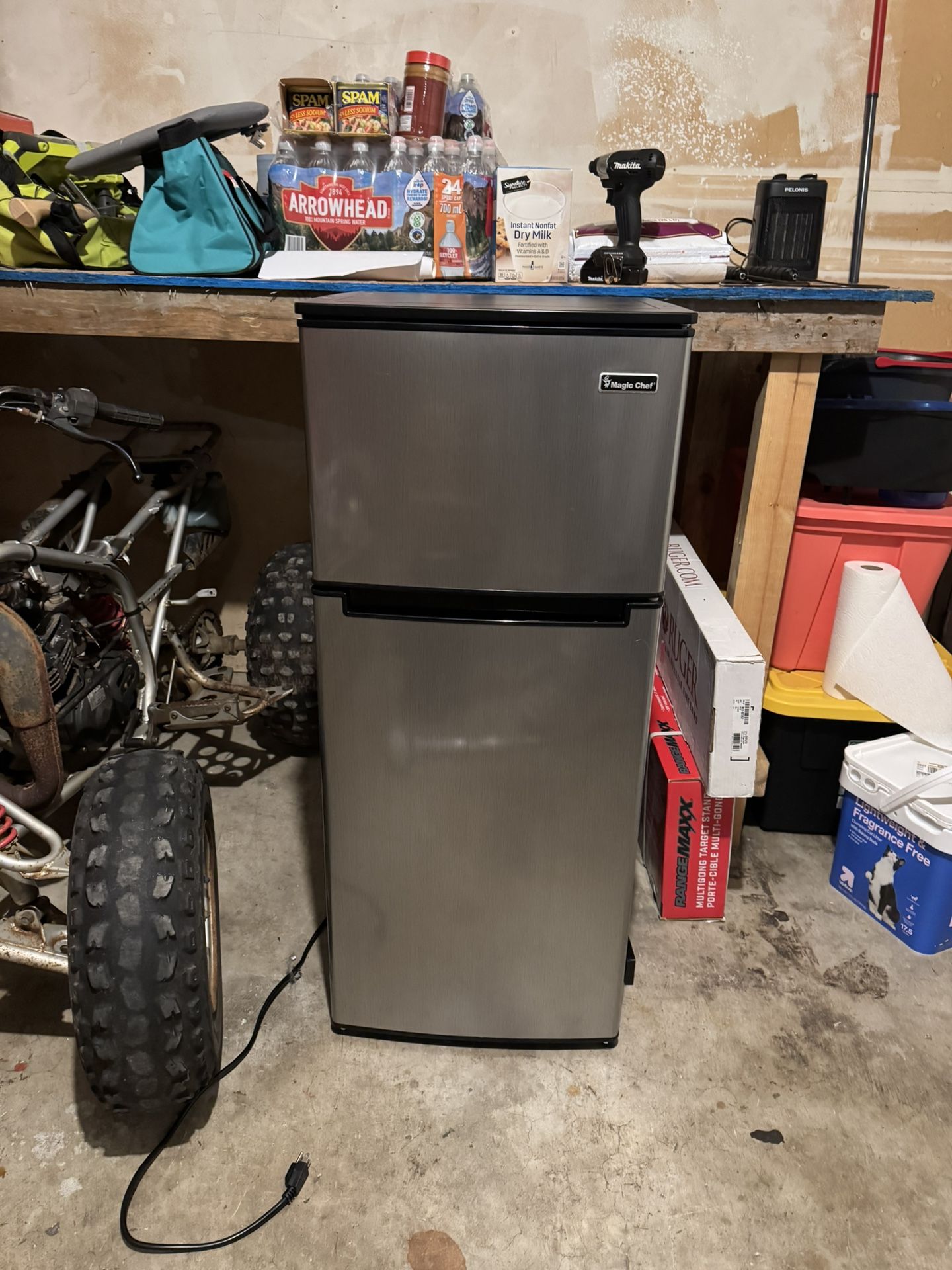 Magic Chef Mini Fridge/freezer
