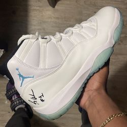 Jordan 11 Legend Blue 