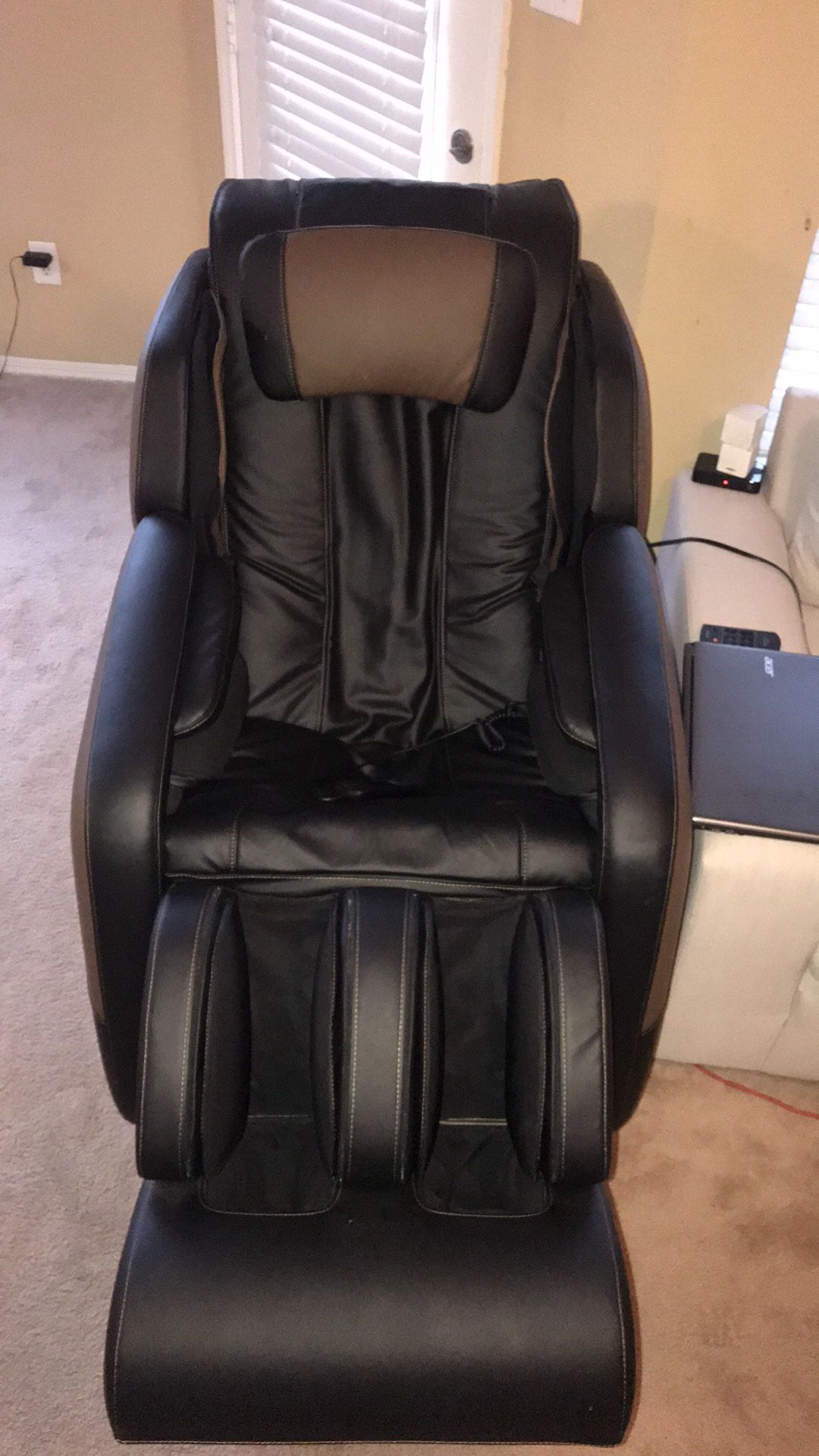 Renew Zero Gravity Massage Chair By Brookstone Model 903363 2 Yrs Warranty Remaining For Sale In Austin