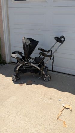Stand and sit stroller