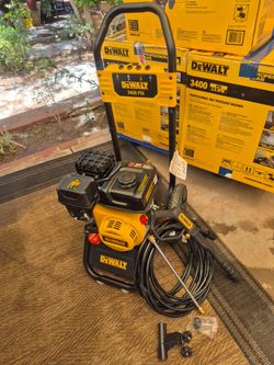DEWALT 3400PSI PRESSURE WASHER GAS POWER NEW