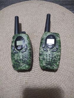 Set Of Walkie Talkies M-880 Up To A Mile REACH 