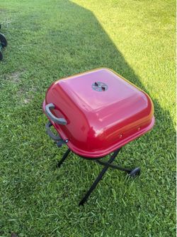 Small Portable Charcoal BBQ/Grill