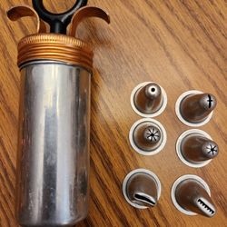 Mirro  (Vintage) Cake/cookie Decorator Set W/6 Tips