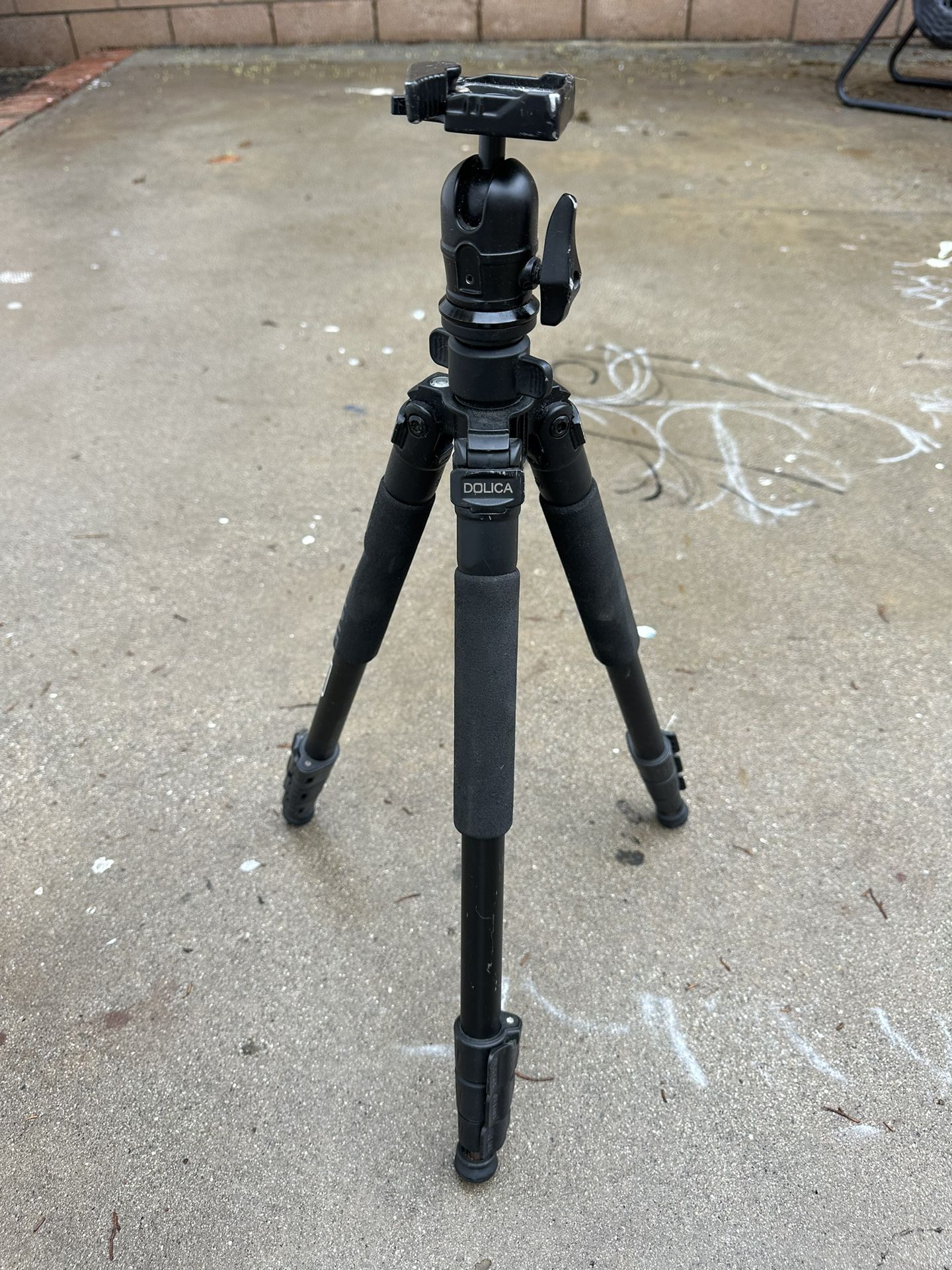 Photography tripod (missing plate)