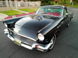 1957 Ford Thunderbird
