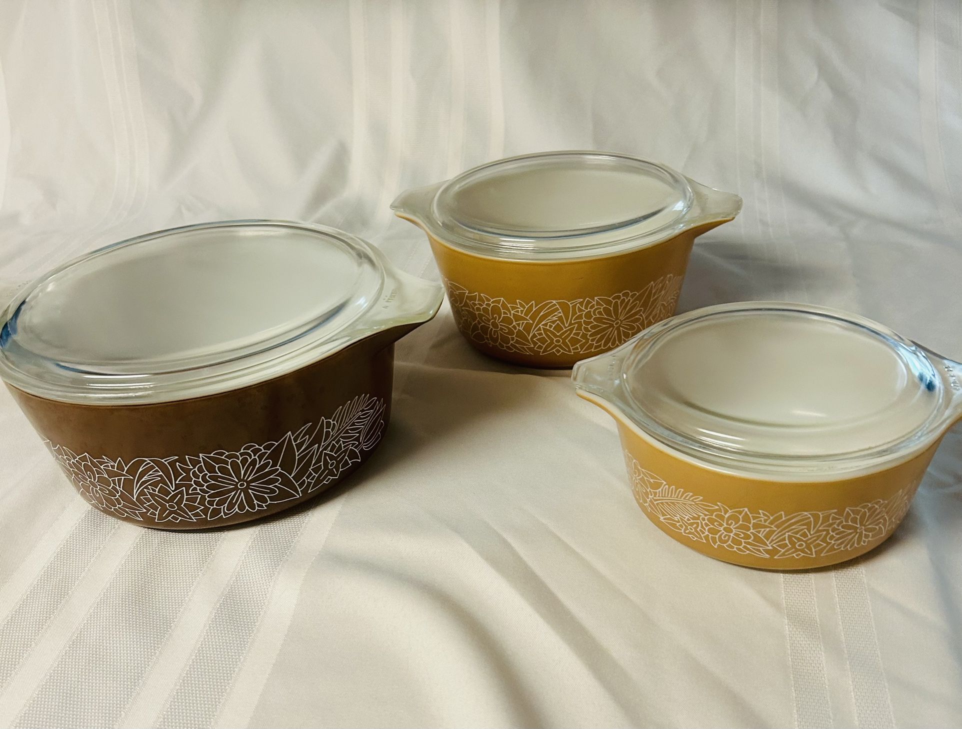 Pyrex Woodland Casseroles With Lids