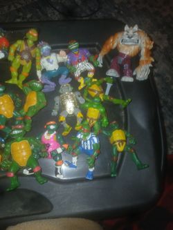 Lot of 23 vintage teenage mutant ninja turtles action figure