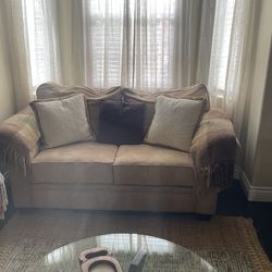Love Seat In Great Condition