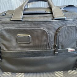 Like New Tumi Alpha Expandable Organizer Laptop Briefcase