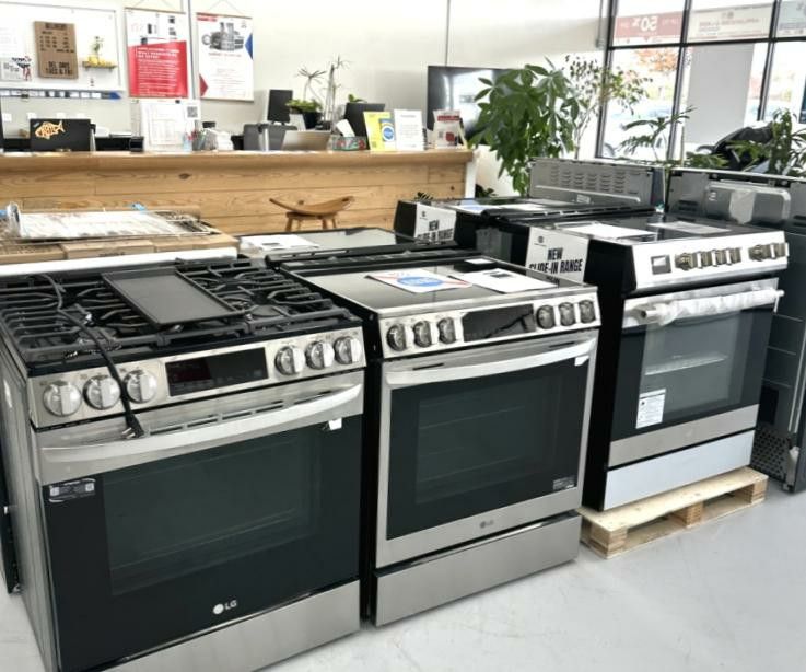 Prices START at $499-Various GAS and Electric Ranges-Scratch N Dent