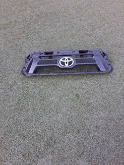 2013 Toyota Tacoma Grill