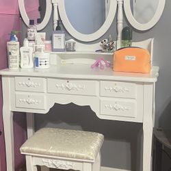 Vanity Good Condition 