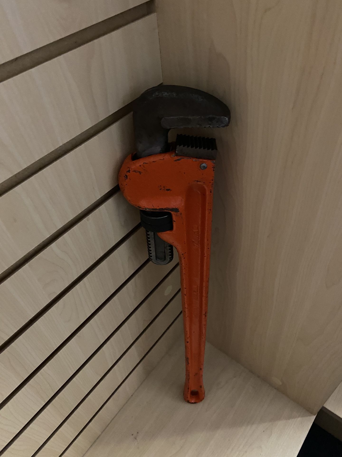 Olympia Pipe Wrench 24” Super HEAVY DUTY Red Opw24