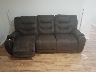 Sofa recliner on both ends..lectric