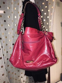 XL pink Steve Madden bag/purse/tote w/a long removable strap & 2 short gold chain ones. A couple flaws. See pics