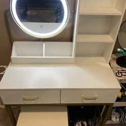 White Vanity With Chair