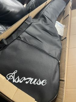 ELECTRIC GUITAR (BRAND NEW/ NEVER USED) - ALL BLACK -> COMES WITH PROTECTOR + CARRYING CASE 🎸 