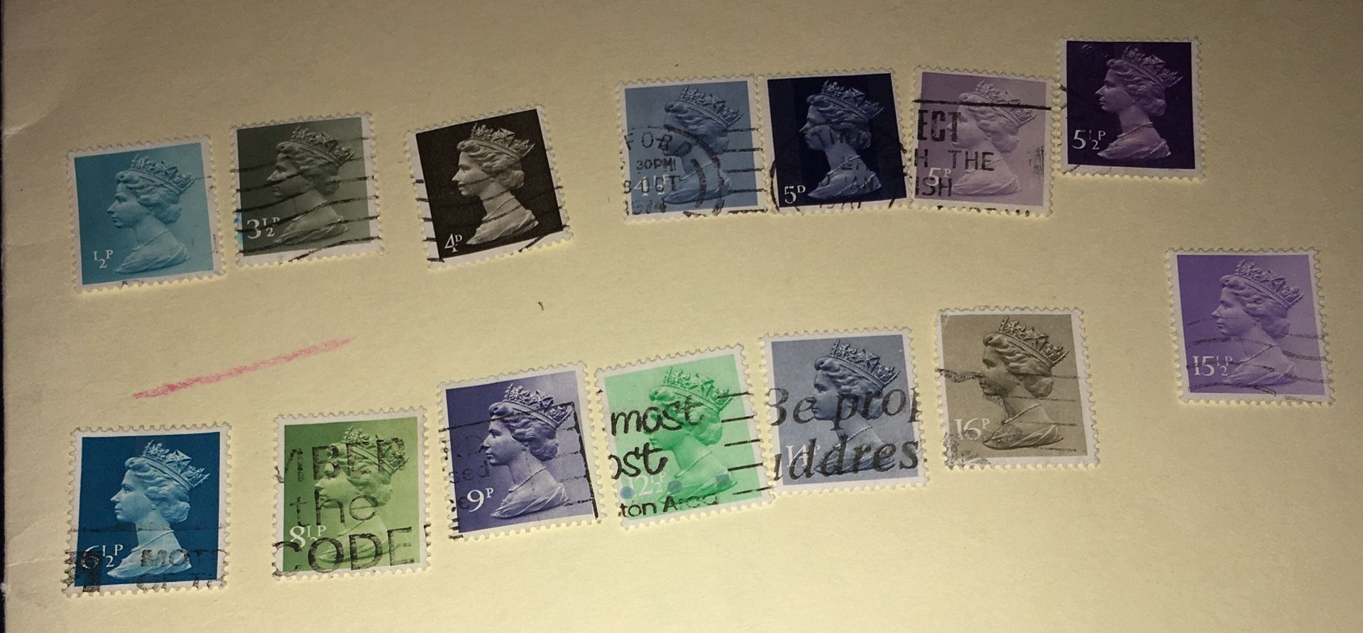 Mixed lot of 14 used stamps of Great Britain. Best offers considered