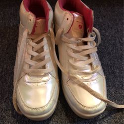 Light Up Snechers Size 6