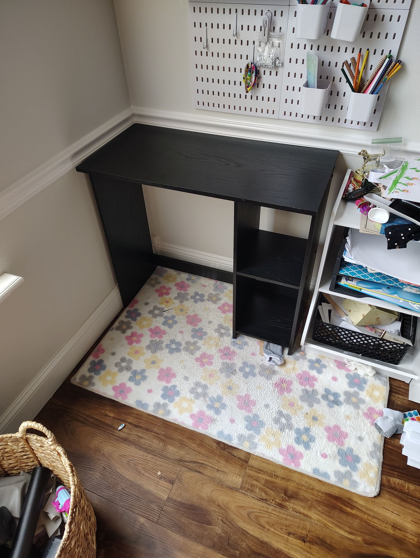 Desk – Clean, Sturdy, Great for Home Office